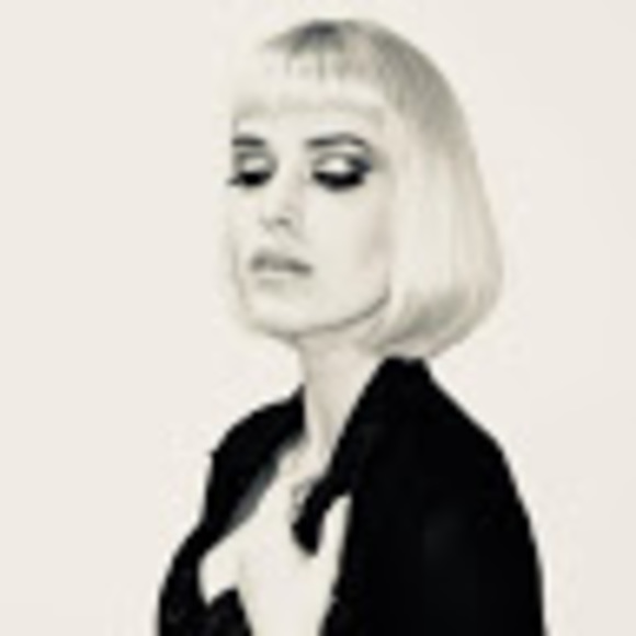 Meet your Posher, Jessica - Picture 1 of 1